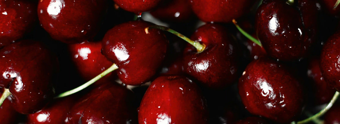 La cerise dans le monde de la parfumerie : une parenthèse fruitée et raffinée